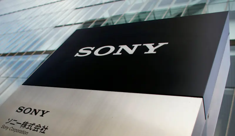 ▲韓國三星電子與日本Sony於昨（30）日公布2023年會計年度財測，Sony的營業利益估計達到1.17兆日圓（79.5億美元），超越三星的7.49兆韓元（56.2億美元），是24年來日本Sony營業利益首次超過三星電子。（圖／美聯社／達志影像）