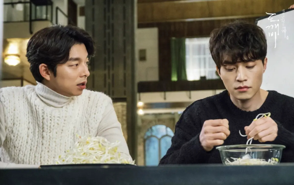 ▲孔劉（左）、李棟旭（右）因為主演《鬼怪》爆紅，2人也很有默契，來台灣聘請的翻譯都請到同一位Qma（權貞妍）。（圖／tvN《孤單又燦爛的神—鬼怪》劇照）