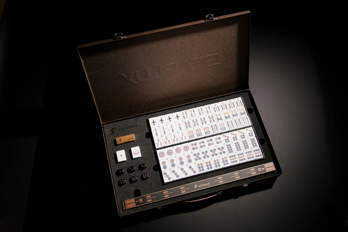 ▲搶搭農曆新年過節氣氛，星宇航空與台灣知名麻將品牌-馬丘MACHILL首次推出聯名麻將組。（圖／星宇航空提供）