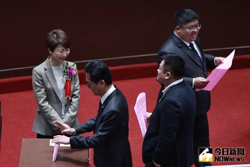 ▲民進黨派出立委陳亭妃監票。(圖/記者葉政勳攝,2024.02.01)