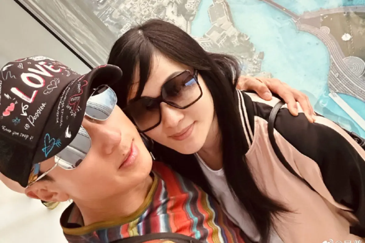 ▲吳尊（左）因為稱女兒是二老婆被大陸網友罵翻，反問他「不噁心嗎？」（圖／吳尊微博）