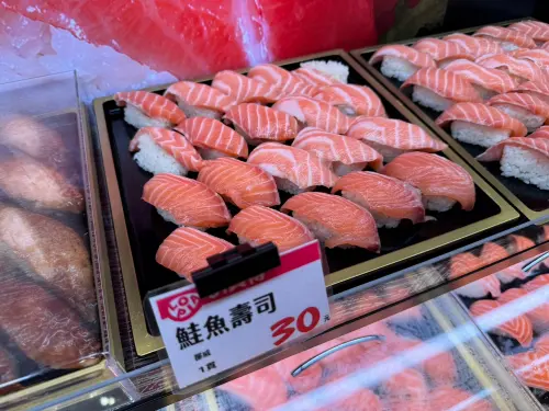 ▲Global Mall新北中和引進日本連鎖超市「LOPIA」，推受台灣人喜愛的日式壽司、海鮮丼飯等，品嚐十足鮮味。（圖／Global Mall提供）