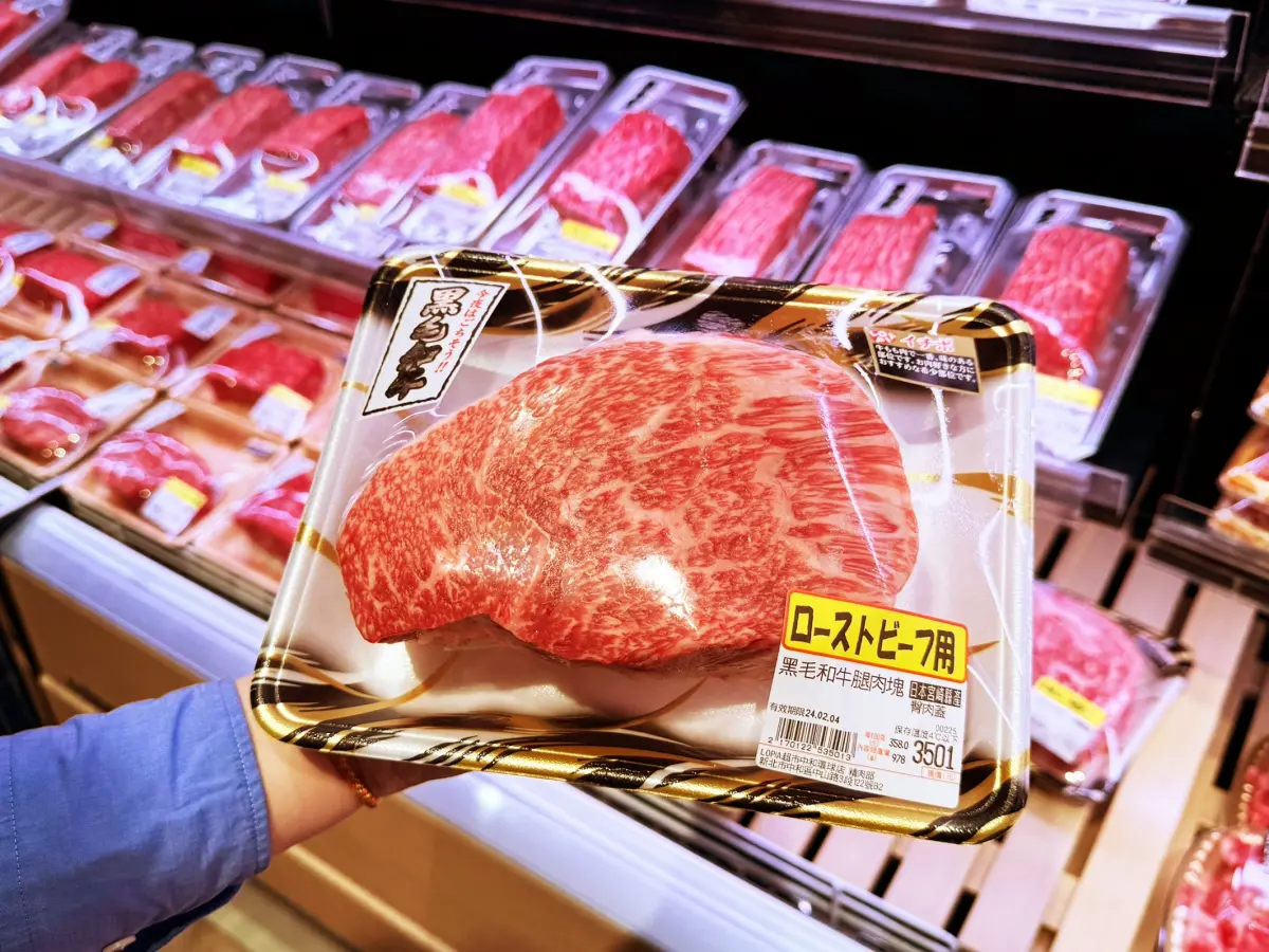 ▲日本人氣超市LOPIA在台灣拓展3間分店，近日臉書粉專「魚漿夫婦」就發文推薦，LOPIA販賣的熟食非常美味。（圖／Global Mall提供）