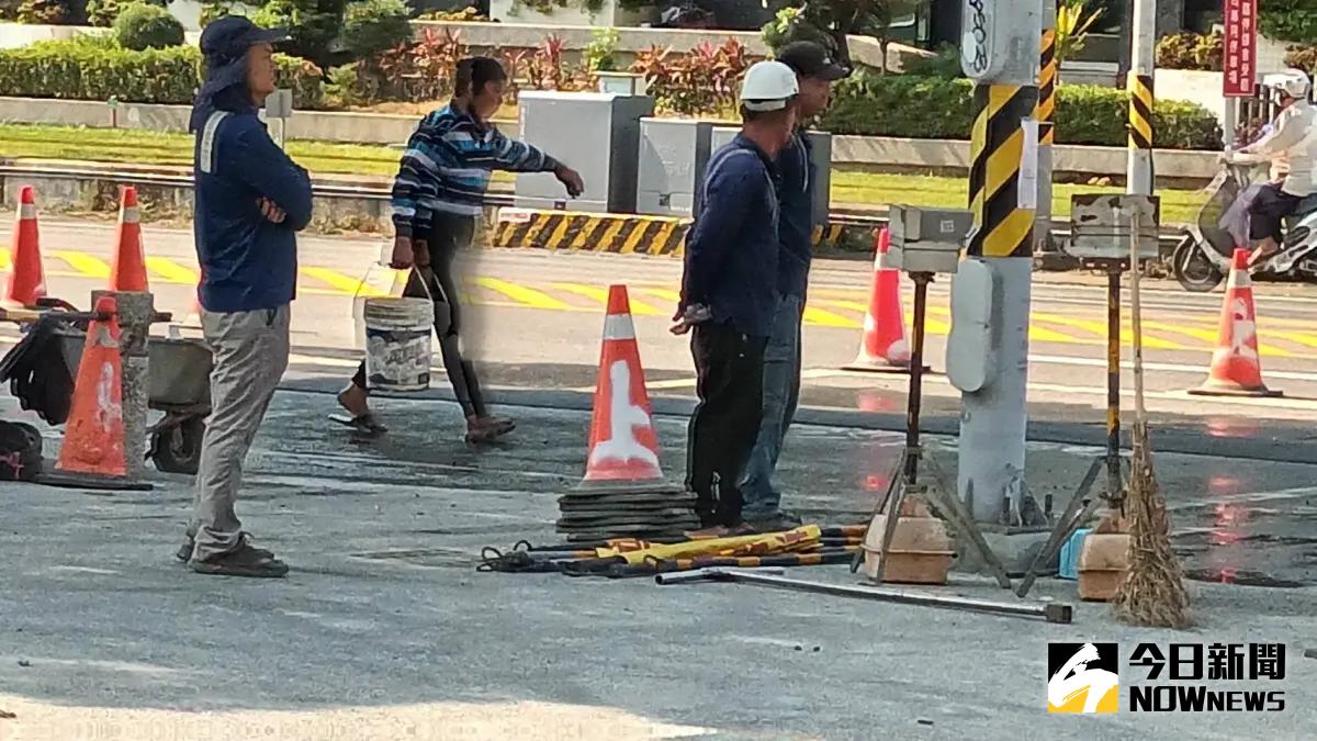 ▲為維護春節及元宵期間之交通順暢，高市府工務局表示，除夕前三日至公務員上班前一日及元宵節前一日至元宵節當日共11天，除緊急搶修施工案件外，禁止其它道路施工。（圖／記者郭凱杰攝,2024.02.02）