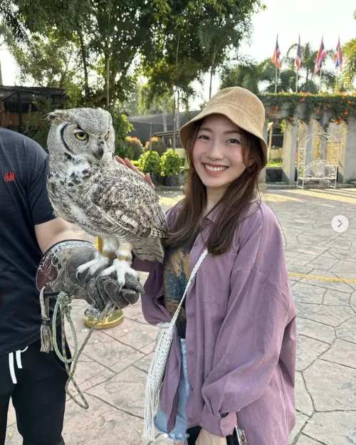 ▲有眼尖網友發現,開票過程中有一名長相亮麗的監票女工作人員,瞬間就引起鄉民暴動,甚至將她封為「立院林襄」。(圖/翻攝自IG@ying_annn) ▲有眼尖網友發現,開票過程中有一名長相亮麗的監票女工作人員,瞬間就引起鄉民暴動,甚至將她封為「立院林襄」。(圖/翻攝自IG@ying_annn)