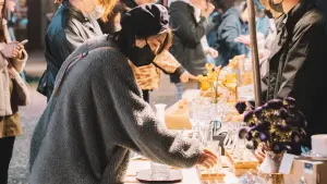 ▲「駁二小夜埕」齊聚380個品牌,除了好吃好玩,更有好逛的原創市集,及精彩表演。(圖/高巿府文化局提供) ▲「駁二小夜埕」齊聚380個品牌,除了好吃好玩,更有好逛的原創市集,及精彩表演。(圖/高巿府文化局提供)