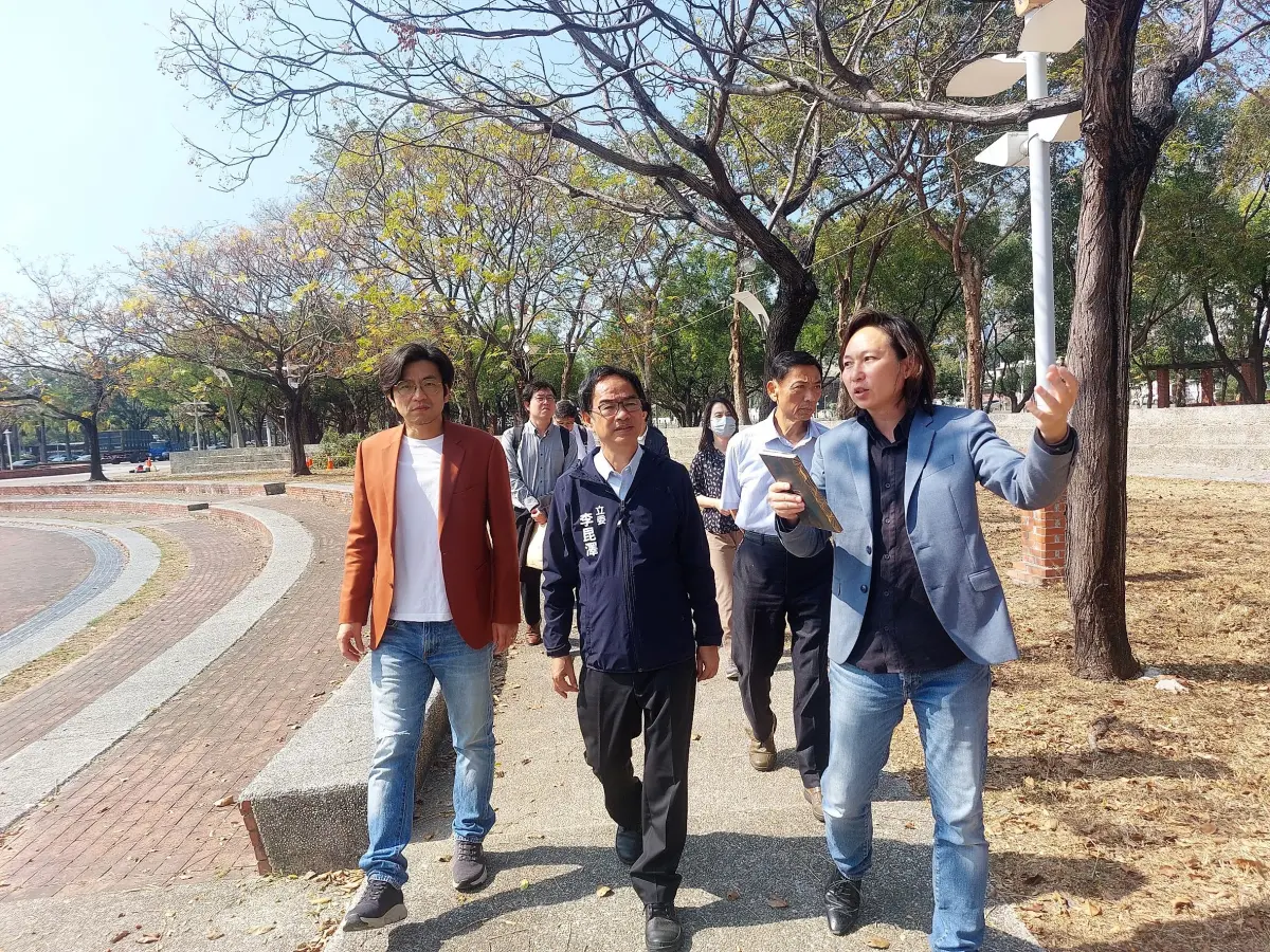 ▲李昆澤立委今天與客委會副主委周江杰視察盤花公園的進度。（圖／立委李昆澤辦公室提供）