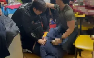 逮捕畫面曝！新莊男洗澡突遭「持槍挾持」　亮槍男落網：只帶刀
