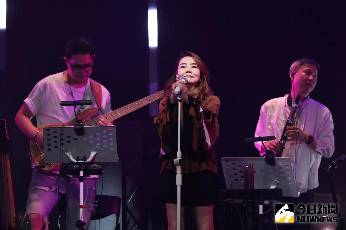 ▲隔空對唱已故張國榮，辛曉琪演唱會上激動哽咽。（圖／記者陳明中攝影） 