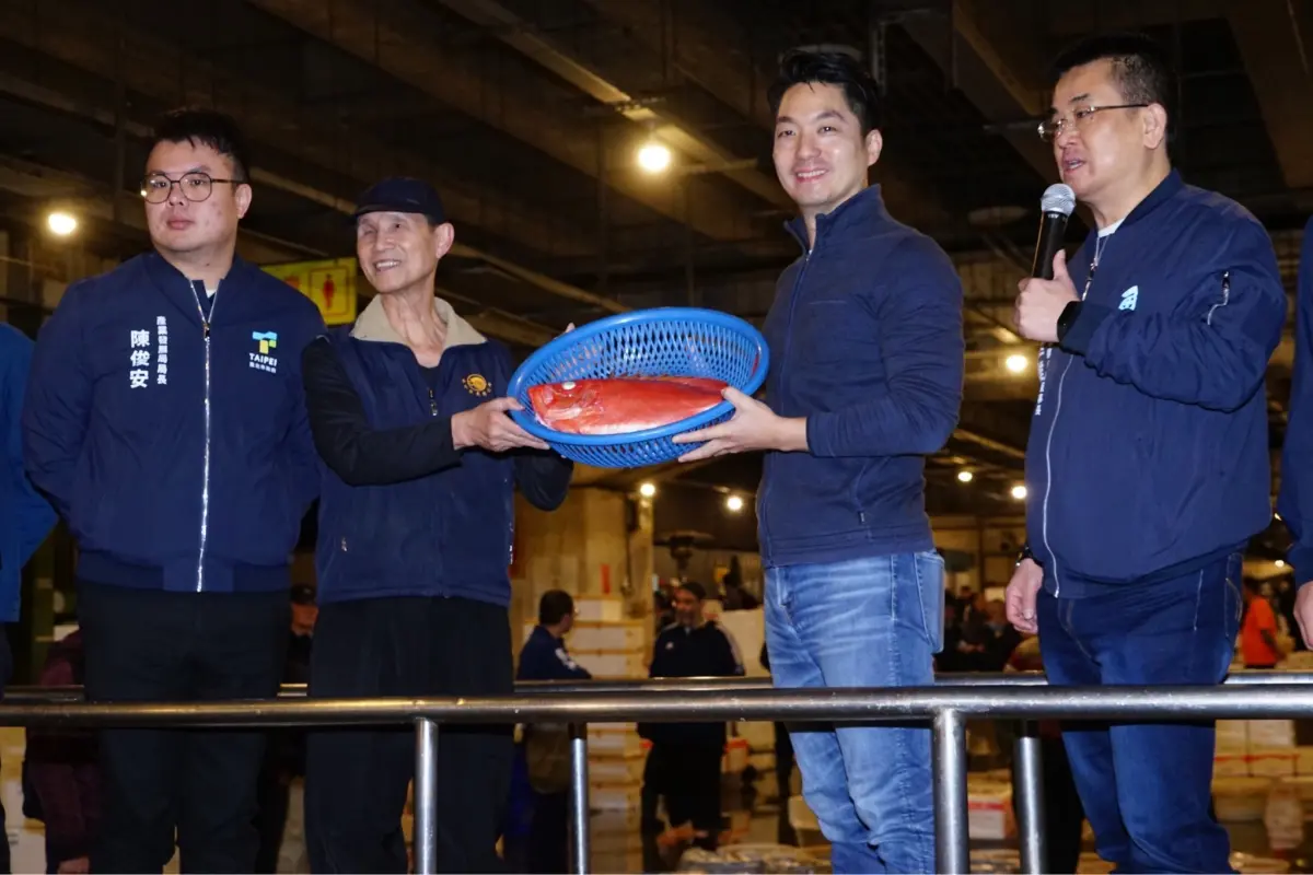 ▲台北市長蔣萬安清晨上市場視察。（圖／北市府提供）