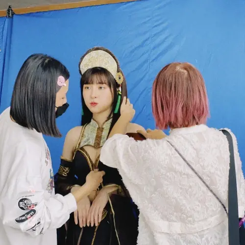 ▲▼峮峮拍手遊廣告,小秀好身材。(圖/翻攝自峮峮臉書) ▲▼峮峮拍手遊廣告,小秀好身材。(圖/翻攝自峮峮臉書)