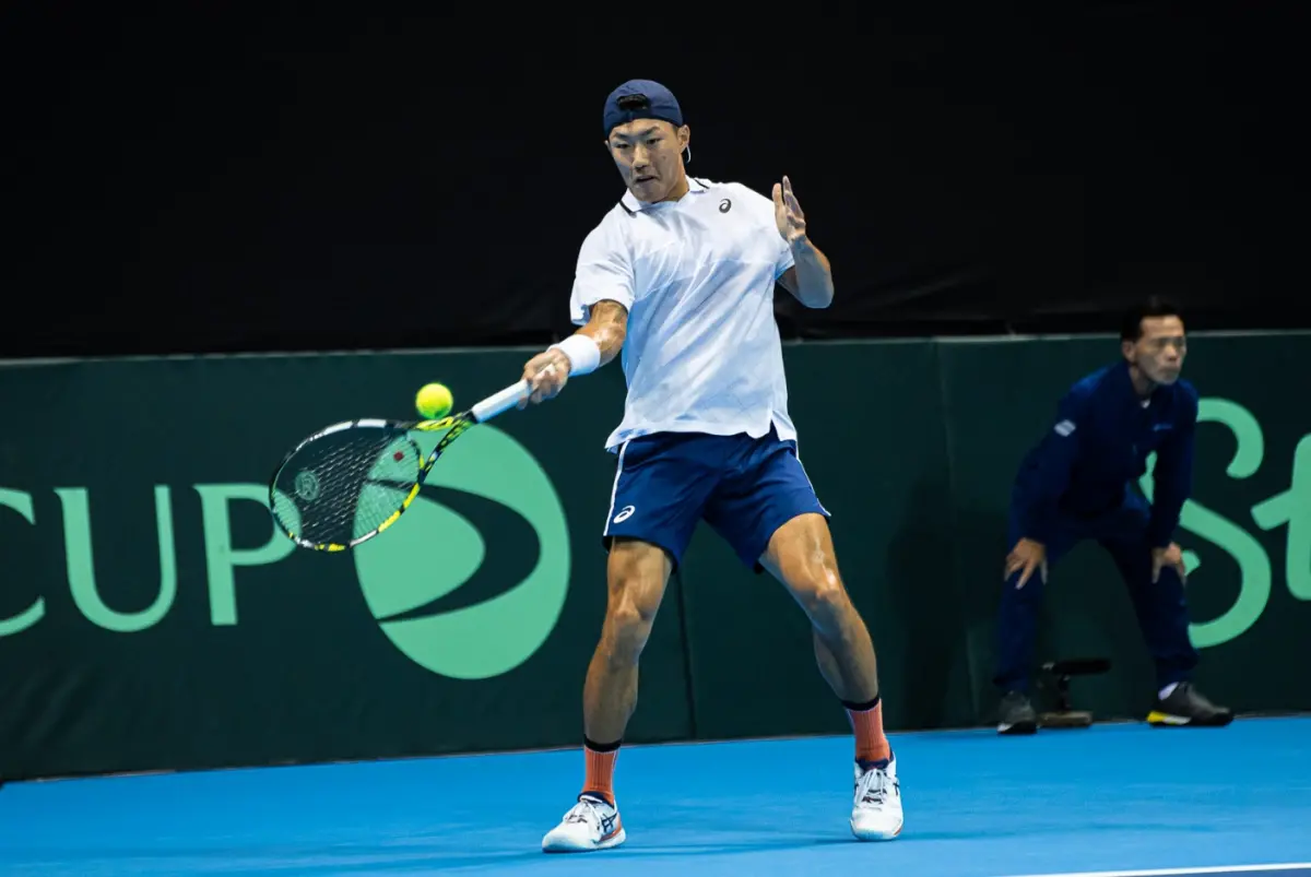 ▲台維斯盃台灣網球好手許育修不敵法國19歲新星Luca Van Assche遺憾丟失首點。（圖／台維斯盃提供）