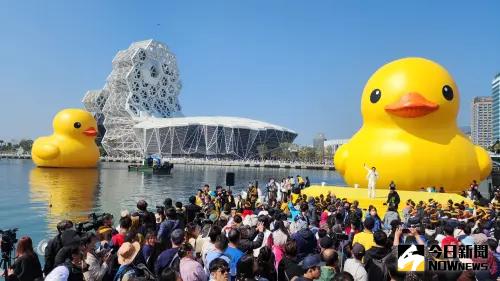 ▲高雄燈會「2024 Kaohsiung Wonderland 冬日遊樂園」結合黃色小鴨，目前已經吸引近700萬人次觀看。（圖／記者陳美嘉攝）
