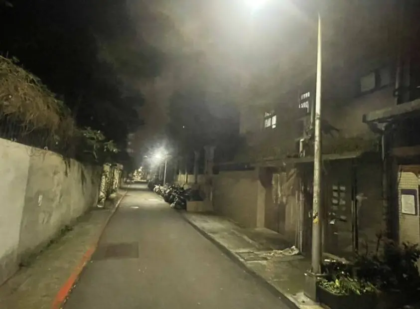 ▲3日凌晨，蔡姓男子夥同曾姓男子，誆騙要還給積欠巫姓男子的債務，未料2人竟持刀進入巫男家中，朝巫男一陣猛砍後，搶走屋內財務離去，全案訊後依強盜、傷害等罪嫌移送法辦。（圖／翻攝畫面）