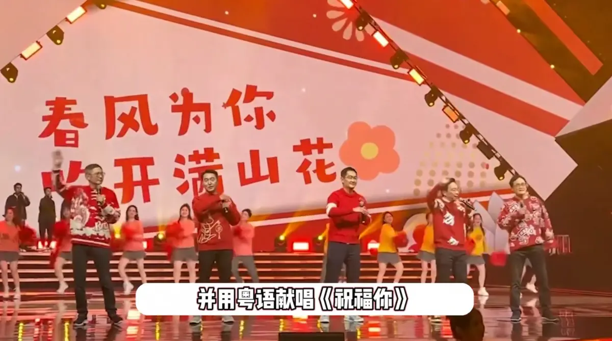 ▲騰訊創辦人馬化騰親自出席騰訊深圳年會，但眼尖中國網友發現該款毛衣在淘寶上含運只賣79.99元人民幣。（圖／翻攝自微博）