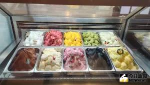 ▲「吳甜」販售的義式冰淇淋，口味多達10種。（圖／記者李琦瑋攝）