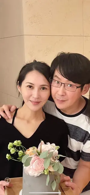 ▲王行芝(左)和冠佑2006年結婚至今,感情依舊。(圖/冠佑臉書) ▲王行芝(左)和冠佑2006年結婚至今,感情依舊。(圖/冠佑臉書)