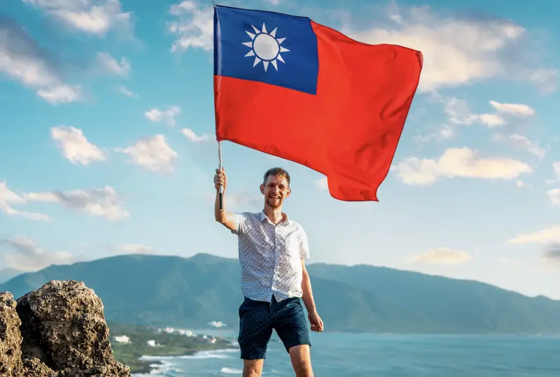▲波蘭YouTuber安德來台灣定居10年，他日前點名高雄是充滿活力、氣候宜人的城市，讓他大讚受好友邀請來高雄居住，是自己收過最好的建議之一。（圖／翻攝自臉書粉專「外國人在台灣-安德鏡頭下的世界」）