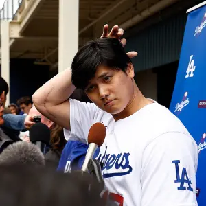 MLB／大谷翔平無意間露出手術痕跡！球迷也不捨　「看起來好痛」
