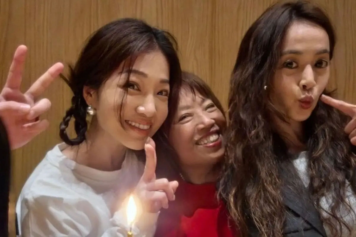 ▲蔡依林（右）的姊姊蔡旻紋（左）曬出母女3人的合照，姊妹倆的凍齡美貌神複製媽媽。（圖／蔡旻紋IG）