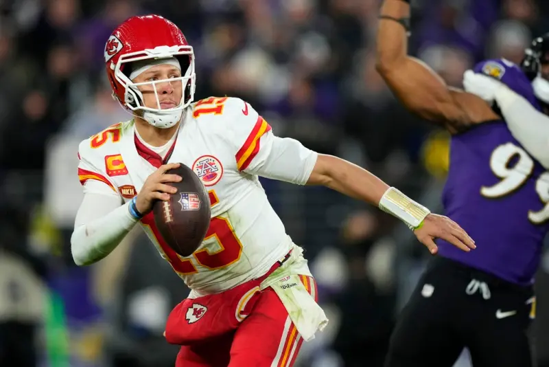 ▲堪薩斯酋長四分衛馬霍姆斯（Patrick Mahomes）被看好本季重返巔峰，有望傳出50次達陣，角逐MVP。（圖／美聯社／達志影像）