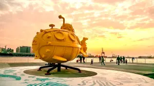 ▲16-17號碼頭作品黃色潛水艇「黃小婷」。（圖／高市府觀光局提供）