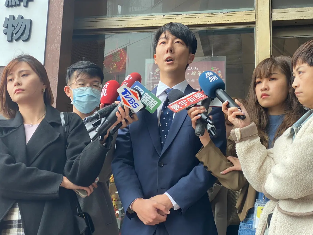 ▲民眾黨立委黃珊珊稱綠營互鬥赤裸裸上演，吳崢強調游錫堃獲民進黨百分百支持，黃珊珊則是獲民眾黨87.5%支持，反問哪一黨比較團結。（圖／記者陳威叡攝，2024.02.05）