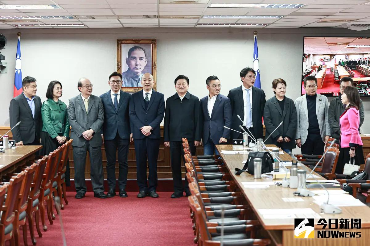 ▲民眾黨立委陳昭姿（右）因為院長投票時誤弄髒選票被判為無效票，與柯建銘槓上。（圖／記者葉政勳攝 , 2024.02.05）