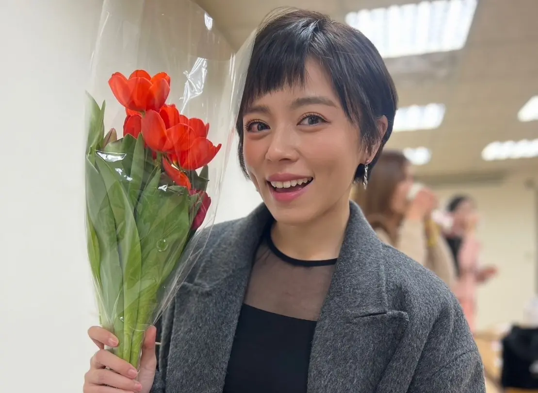 ▲王瞳回大馬陪公婆，回憶接獲艾成噩耗那刻「還是滿痛的」。（圖／民視提供）