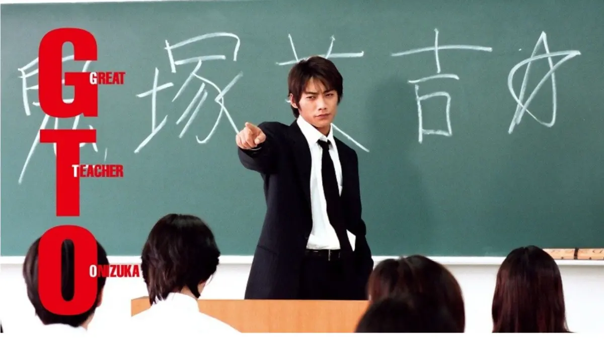 ▲時隔26年，反町隆史再演出暴走族老師「鬼塚英吉」，將在《麻辣教師GTO REVIVAL》合體老婆松嶋菜菜子。（圖／轉攝自amazon）