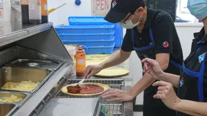 進口披薩醬檢出致癌農藥！達美樂：「立即暫停使用」改供應台灣製
