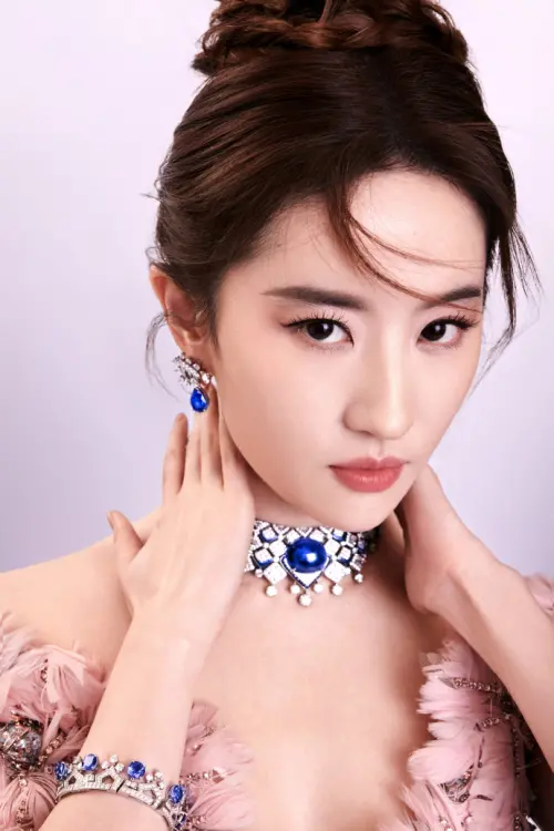 ▲▼劉亦菲是大陸一線女演員。(圖/翻攝自寶格麗、劉亦菲微博) ▲▼劉亦菲是大陸一線女演員。(圖/翻攝自寶格麗、劉亦菲微博)