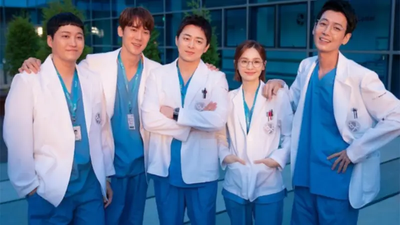 ▲被封為「療癒神劇」的《機智醫生生活》將翻拍中國版，引起劇迷熱烈迴響！（圖／tvN）