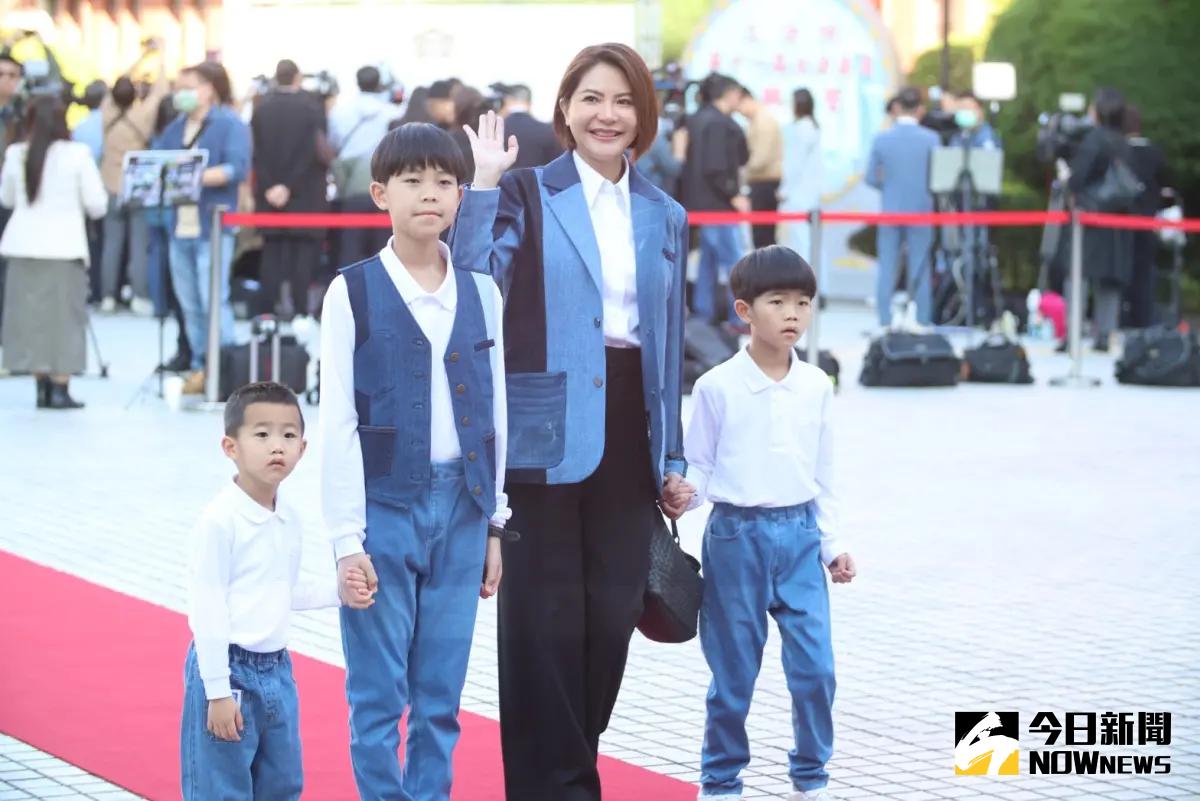 ▲國民黨立委陳菁徽帶著三個兒子參加立院就職典禮。（圖／記者朱永強攝）