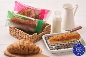除了潔淨標章,統一麵包研發團隊持續堅持以究極TM湯種技術,讓麵包體柔軟保濕、口感Q彈。 ▲除了潔淨標章,統一麵包研發團隊持續堅持以究極TM湯種技術,讓麵包體柔軟保濕、口感Q彈。(圖/NOWnews攝)
