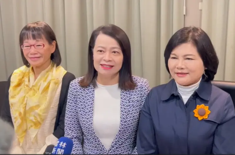 ▲國民黨不分區立委許宇甄(中)。(圖/許宇甄辦公室提供)