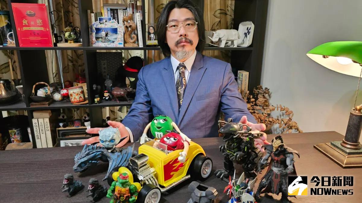 ▲行銷專家王福闓的興趣是收集公仔，但談到近年來的企業公仔，他坦言國內企業公仔發展其實有點可惜了！（圖／記者許家禎攝）