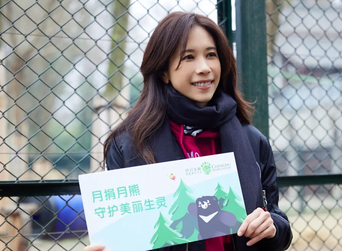 ▲莫文蔚曾在2005年認養黑熊「寶貝」，可惜「寶貝」在6年前過世，她於今年再度認養2隻黑熊。（圖／莫貓寶貝工作室提供）