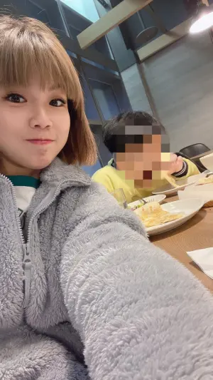 ▲萁萁身兼數職,也時常在臉書上分享與孩子們的生活照。(圖/翻攝萁萁的黃三寶臉書) ▲▲萁萁身兼數職,也時常在臉書上分享與孩子們的生活照。(圖/翻攝萁萁的黃三寶臉書)