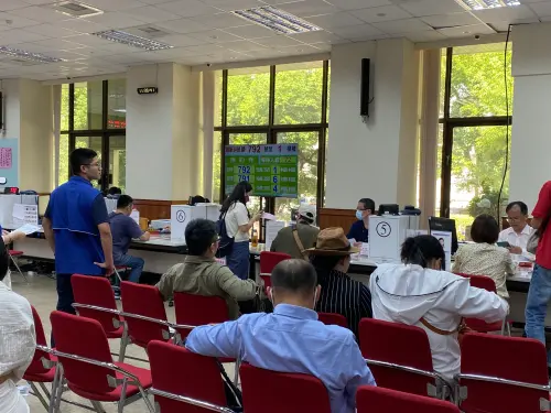 ▲出國時護照效期低於6個月者,應提早到外交部領事事務局辦理。(圖/記者徐銘穗攝) ▲出國時護照效期低於6個月者,應提早到外交部領事事務局辦理。(圖/記者徐銘穗攝)