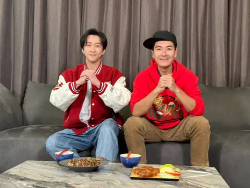 ▲王傳一（右）、陳漢典主持《請問今晚住誰家》變換帖兄弟。（圖／嚞娛樂提供）