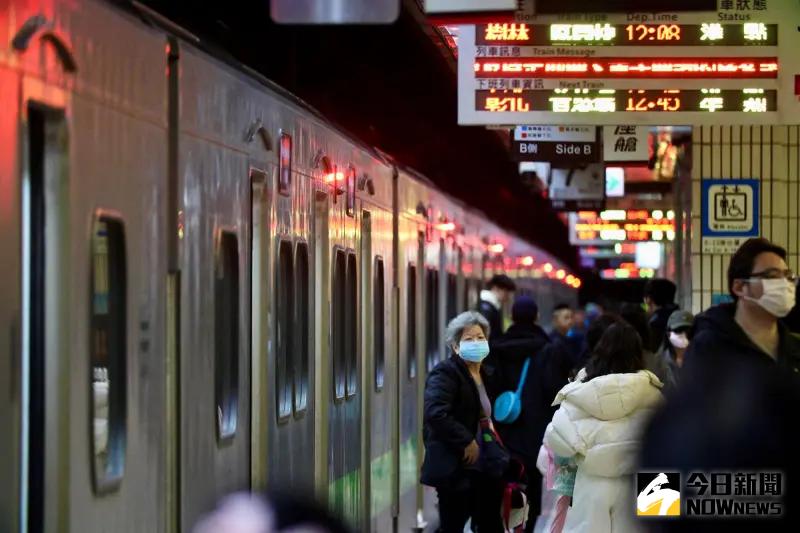▲台鐵春節加開第3波加班車，2月9日除夕凌晨0時開放訂票。（圖／NOWnews攝影中心）