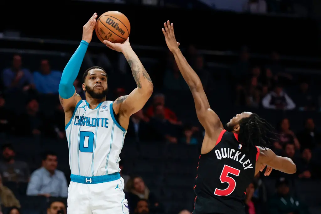 ▲球星Miles Bridges為尋找潛在賣家，連兩場砍破40分，但黃蜂仍遭暴龍末節逆轉。（圖／美聯社／達志影像）