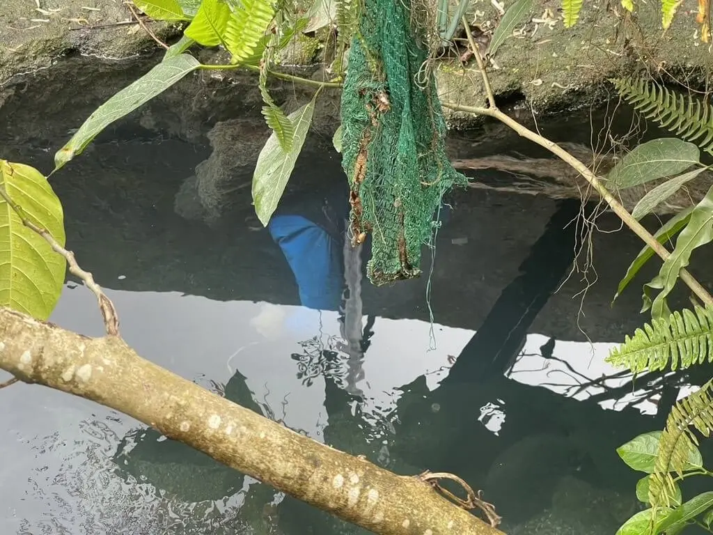 ▲花蓮玉里鎮昨（8）日上午10時許，有民眾在排水溝內驚見一具男子屍體。（圖／翻攝畫面）