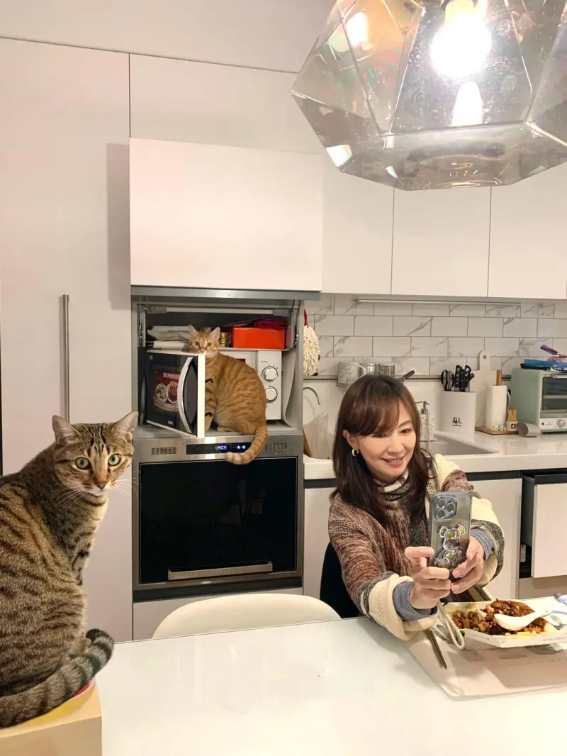 ▲郭昱晴時常在社群平台上曬出家中毛小孩照片。（圖／翻攝自郭昱晴臉書）