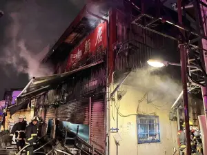 ▲台中東區一家麵店凌晨傳出火警。（圖／翻攝畫面）