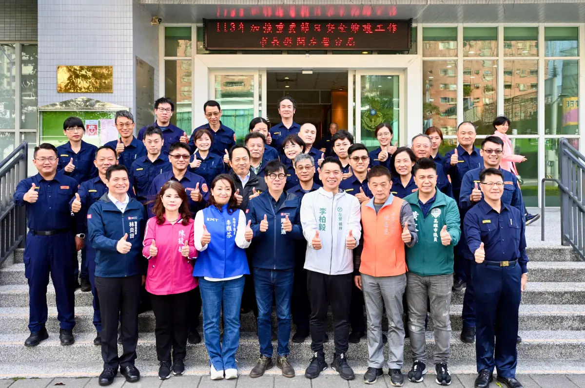 ▲高雄市長陳其邁今(9)日偕同高雄市民代特別準備水果禮盒和加菜金，前往左營分局慰勉值勤員警辛勞。（圖／高市府提供）