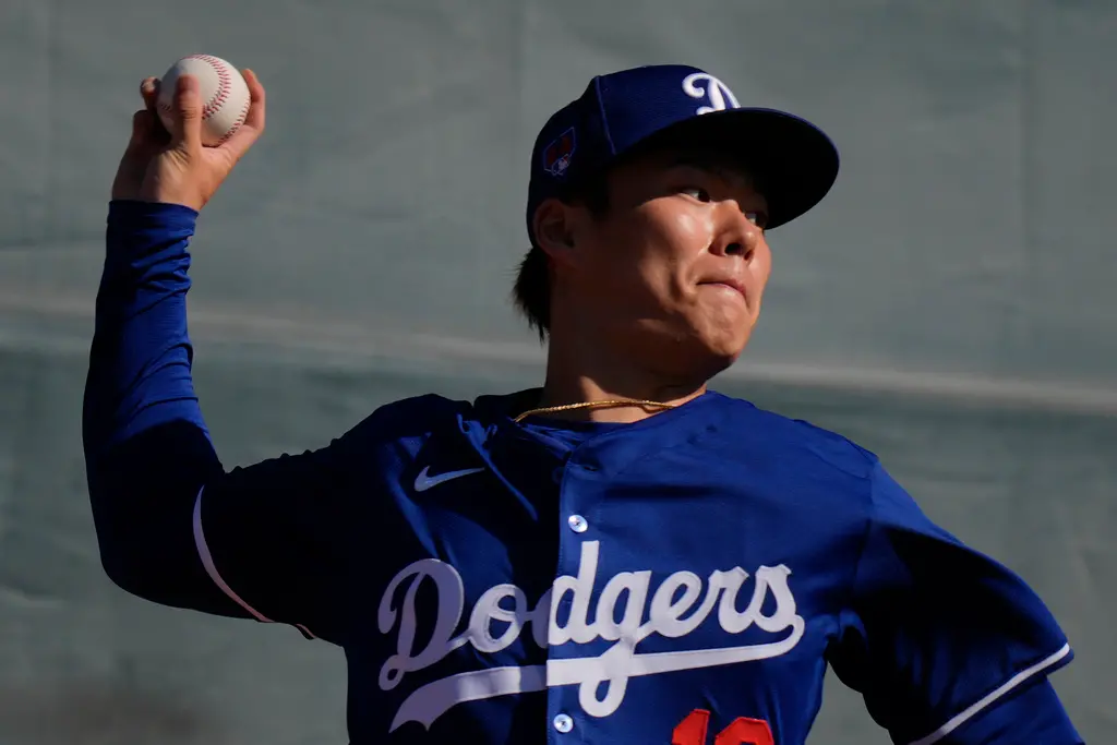 ▲ 新球季壘上有人投球秒數再縮短！引球員工會質疑「讓選手更易受傷」，圖為道奇隊山本由伸。（圖／美聯社／達志影像）