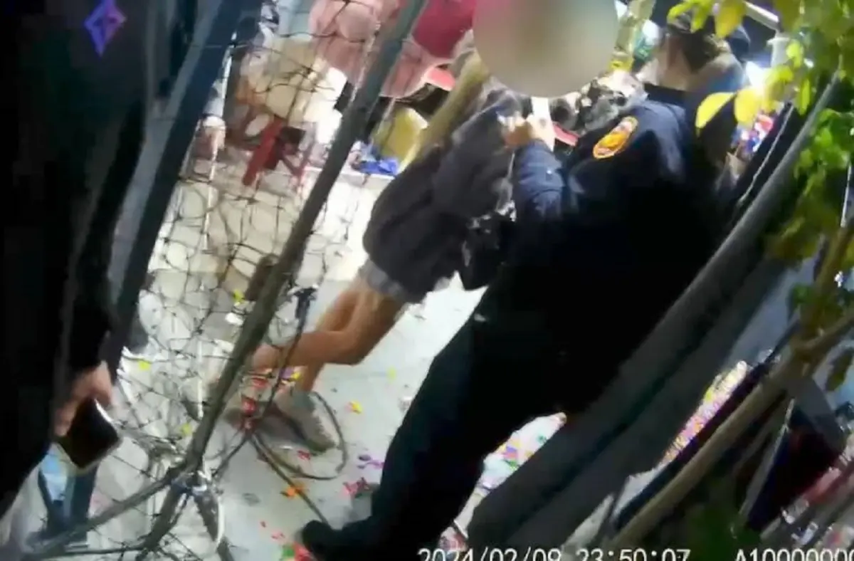 ▲高雄市鹽埕區新樂街市集除夕夜(9)日晚間傳肢體衝突，警方獲報到場處理。(圖／記者郭凱杰翻攝)