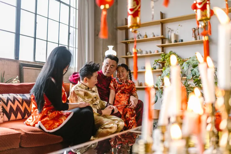 ▲大年初二有女兒歸寧的傳統習俗，又稱為「迎婿日」，娘家人會請兒婿吃個飯、團聚一下。（示意圖／取自Pexels）
